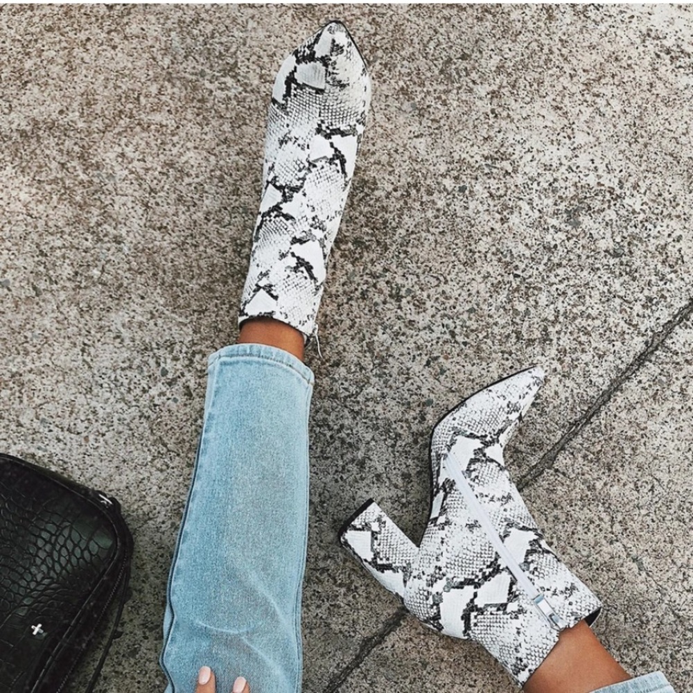 THERAPY SNAKE ALLOY BOOTS BLACK/WHITE size 8